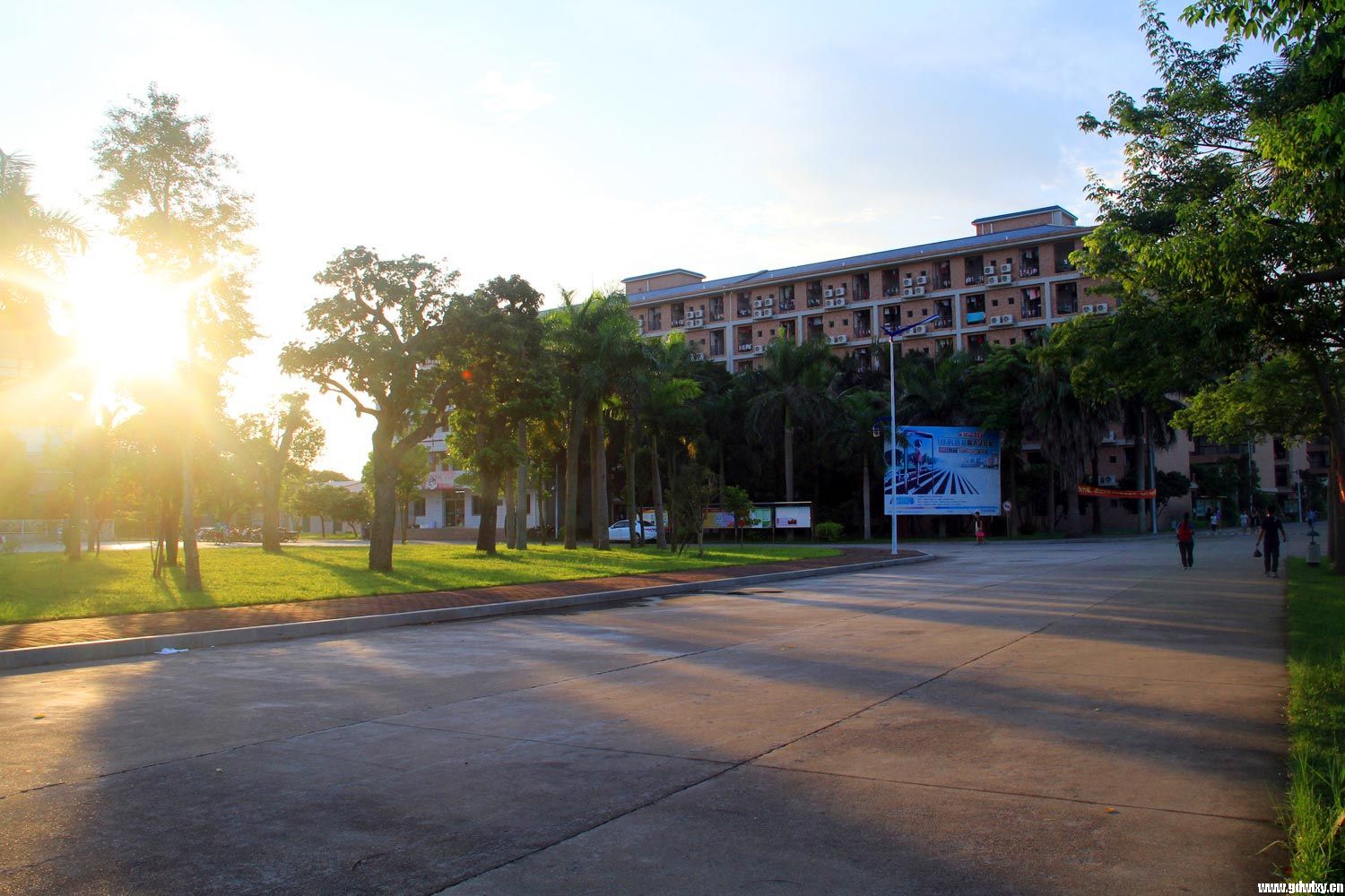 文理夜景-校园风光-学院图库-广东文理职业学院