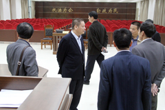 参观模拟法庭