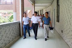 参观教学大楼