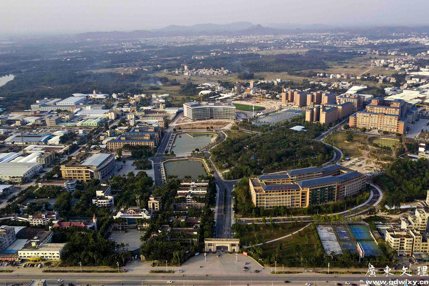 航拍文理-校园风光-学院图库-广东文理职业学院