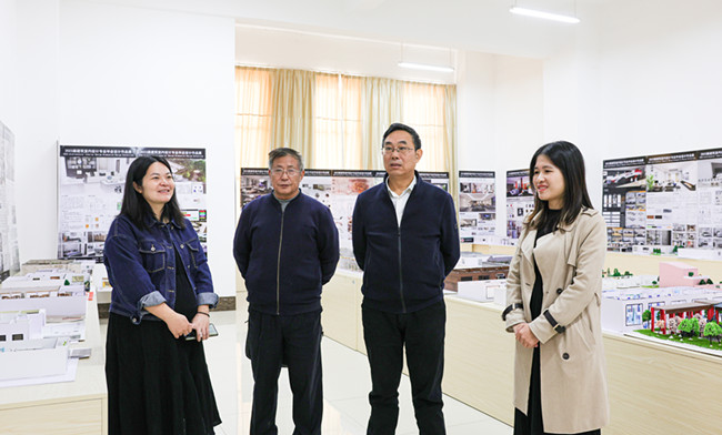 广东文理职业学院：校领导参观指导建筑与艺术传媒学院2024届毕业设计作品展