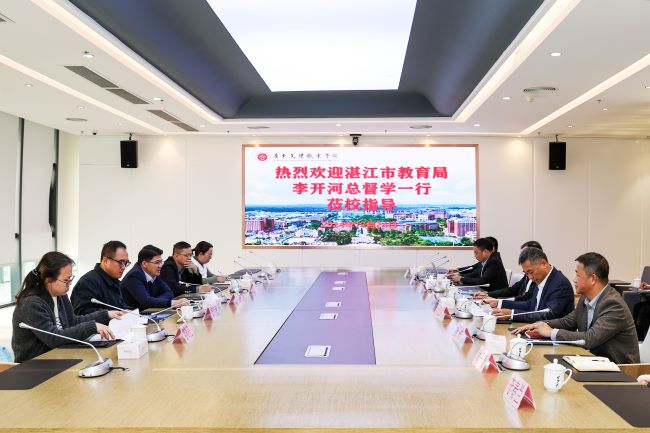 湛江市教育局总督学李开河带队到我校调研