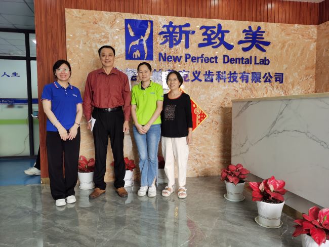 校领导带队到深圳、东莞等医护企业考察并洽谈校企合作