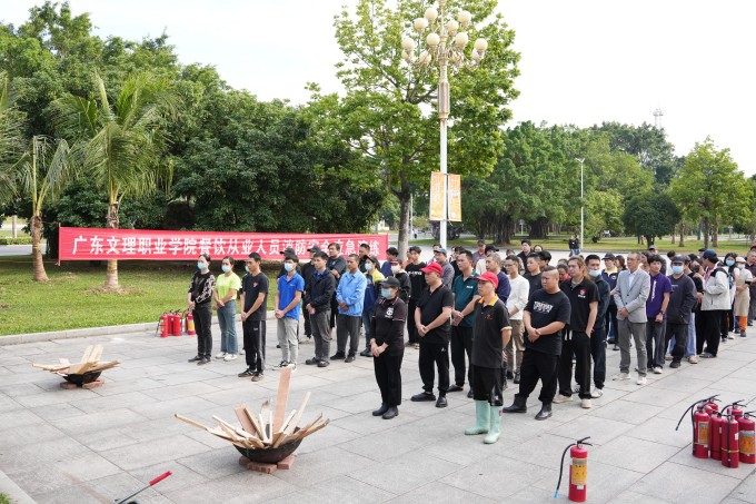 筑牢校园安全“防火墙”——我校组织餐饮从业人员开展消防安全演练
