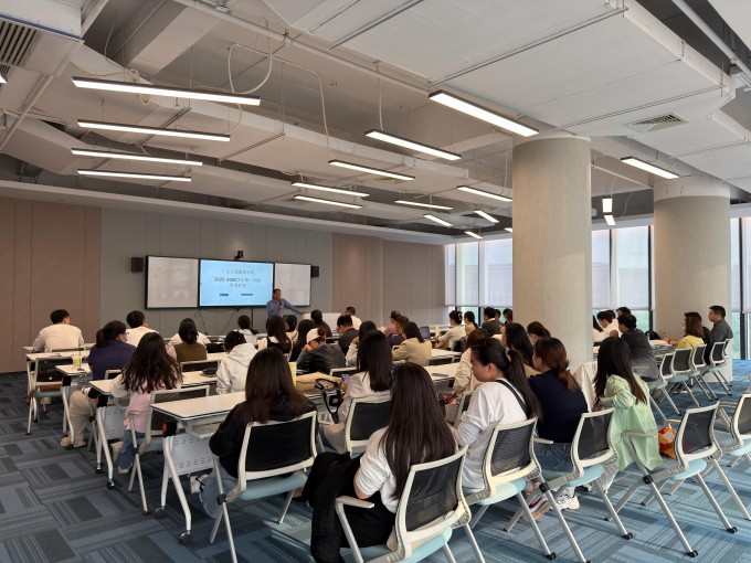 聚焦应用型科研 赋能教师新发展——我校“青年教师学术沙龙”共话成长路径