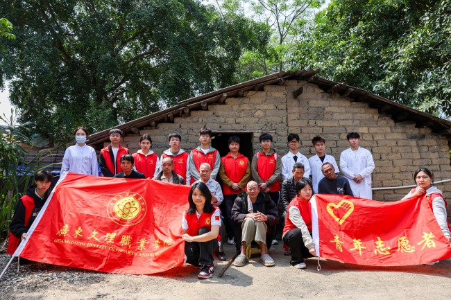 传承雷锋精神,弘扬传统美德——我校开展敬老爱老公益活动