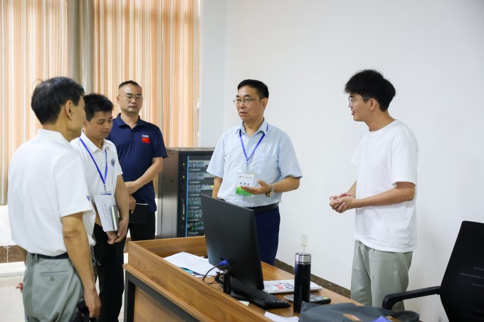 广东文理职业学院校长刘明贵深入课堂听课并指导教学工作