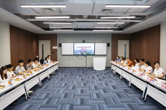 广东文理职业学院举行2025届优秀毕业生代表座谈会