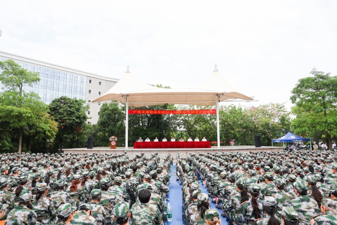 迷彩青春:一场关于勇气与成长的启程礼