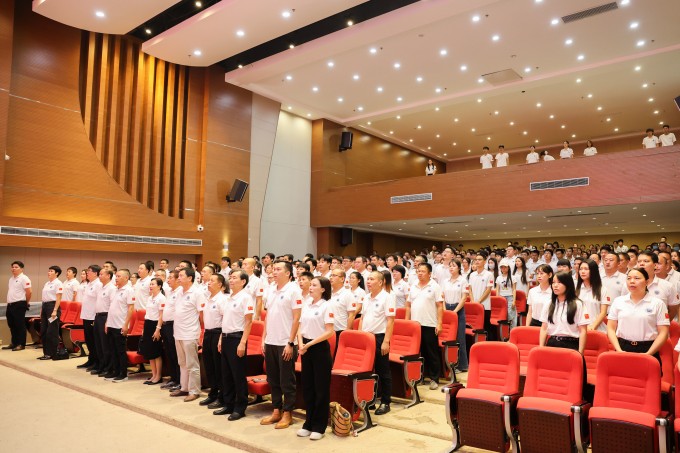 广东文理职业学院隆重举行庆祝第41个教师节表彰大会