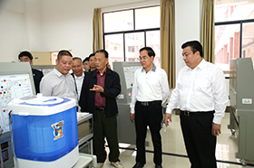 ���쵼�¹�����ͬ�ϸɲ�һ����ѧԺ�ι�