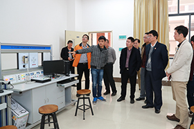 ���ݡ�������������ί�쵼һ�е�ѧԺ�ι۵���