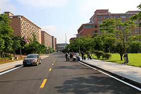 校道“白改黑”广东文理华丽转身