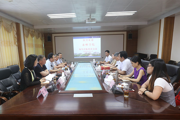 ���ѧԺ˼������ָ��ίԱ��һ�е���Ժ���콻��