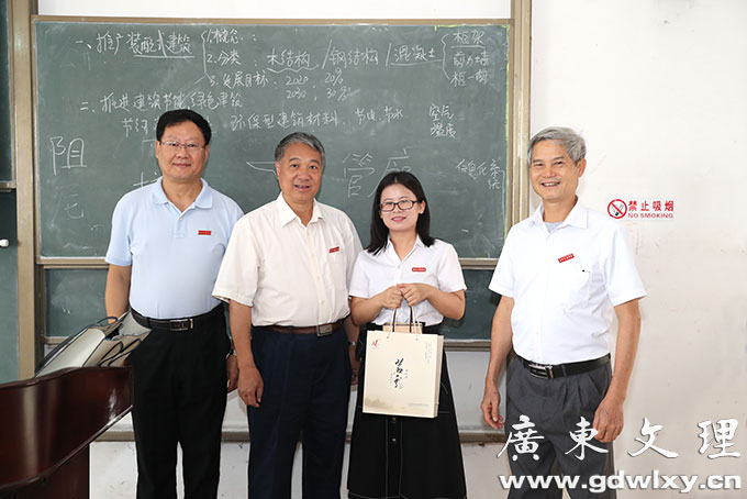 ѧԺ�ٿ���ף��34����ʦ����ʦ�½�����������¶�Ա���